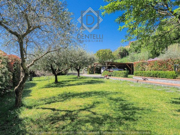 casa indipendente in vendita a Sarzana