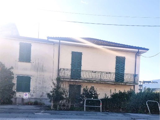 casa semindipendente in vendita a Sarzana
