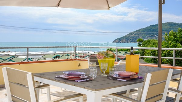 appartamento in vendita a Sarzana in zona Marinella di Sarzana