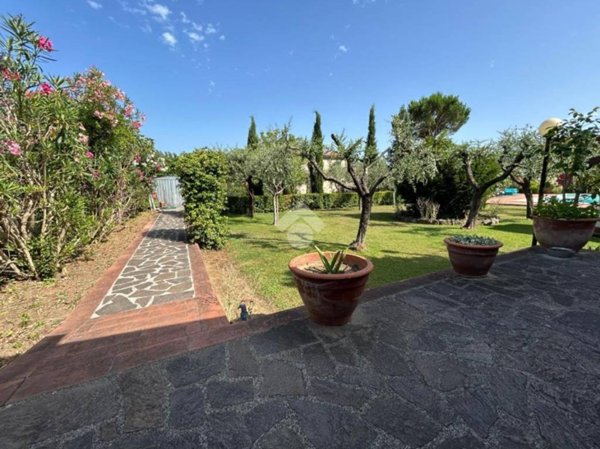 casa indipendente in vendita a Sarzana