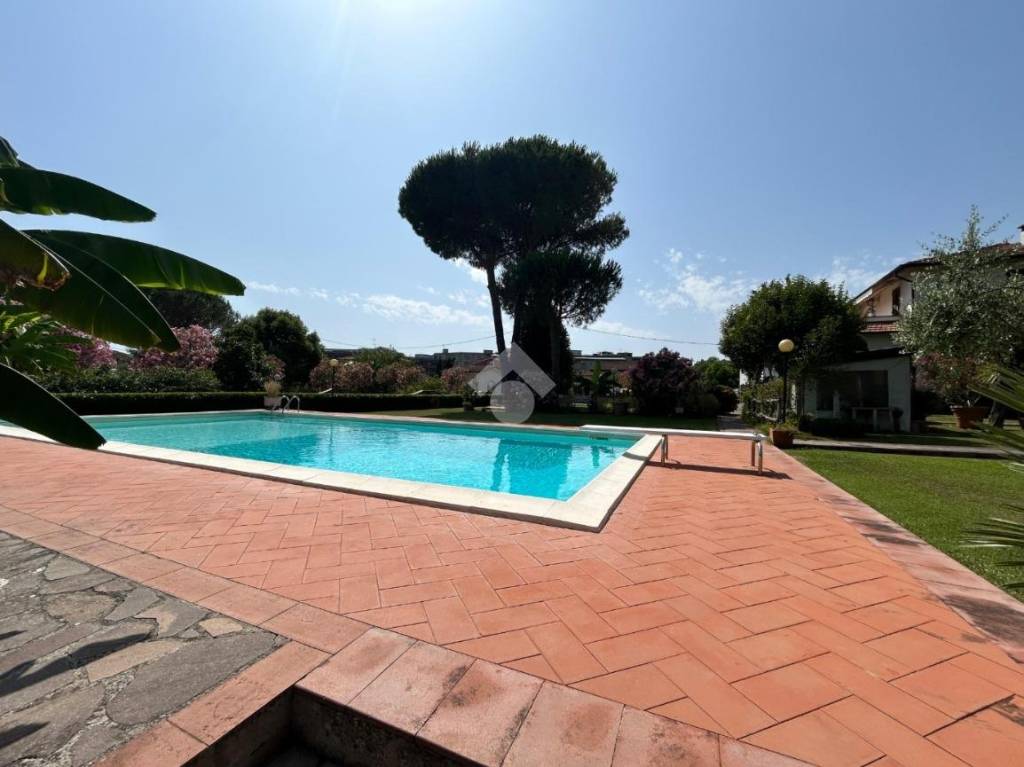 casa indipendente in vendita a Sarzana