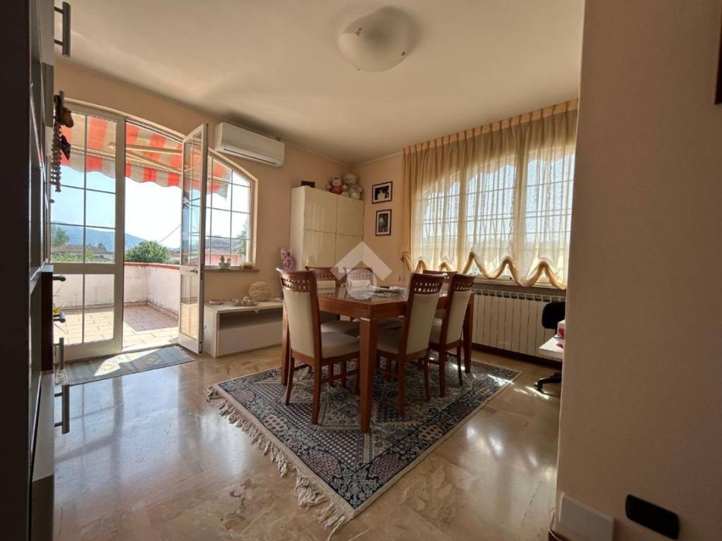 casa indipendente in vendita a Sarzana