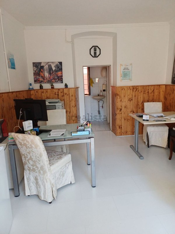 locale commerciale in vendita a Sarzana