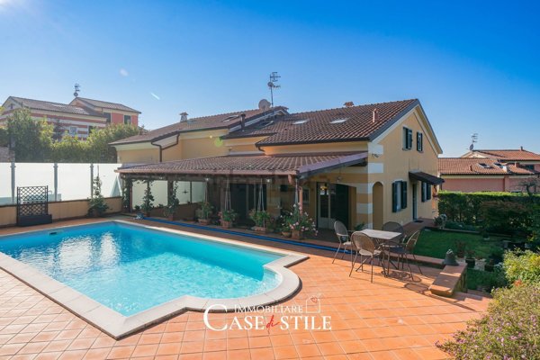 casa indipendente in vendita a Sarzana