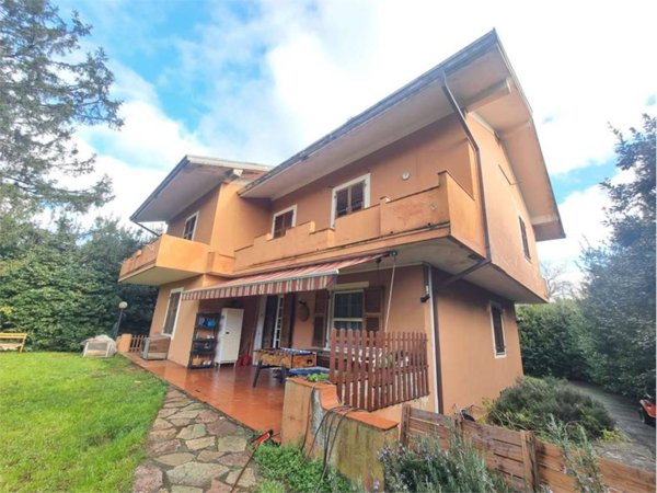 casa indipendente in vendita a Sarzana in zona Falcinello