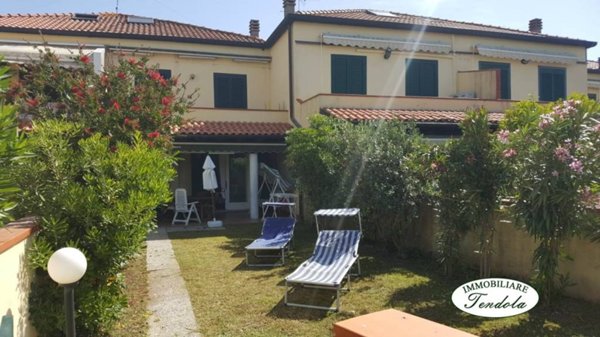 casa indipendente in vendita a Sarzana