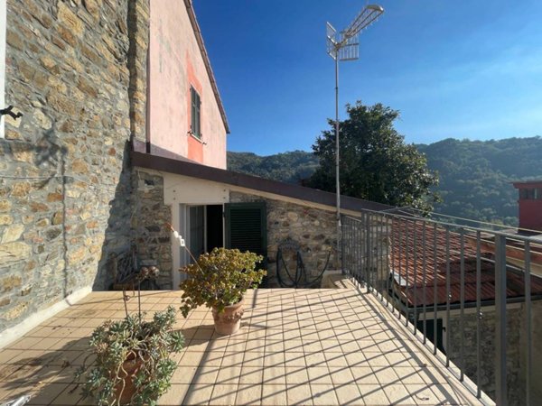 casa indipendente in vendita a Sarzana in zona Falcinello