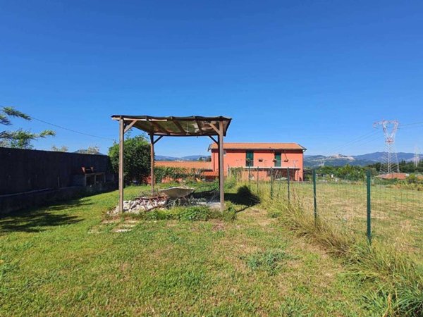 casa indipendente in vendita a Sarzana in zona Falcinello