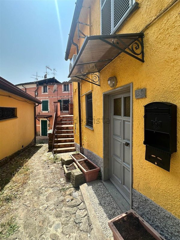 casa indipendente in vendita a Sarzana