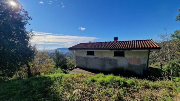 casa indipendente in vendita a Sarzana