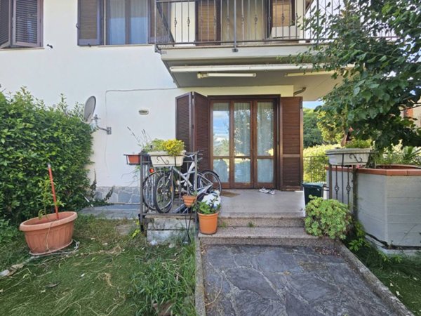 casa indipendente in vendita a Sarzana