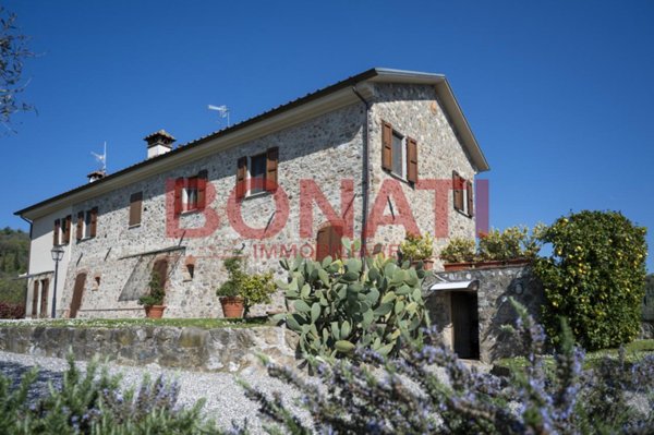 casa indipendente in vendita a Sarzana