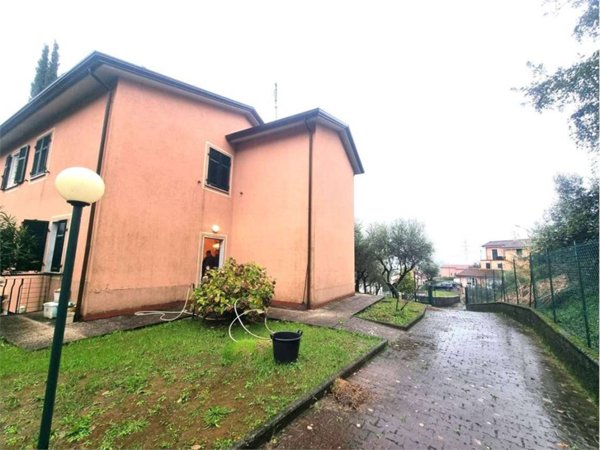 casa indipendente in vendita a Sarzana in zona Falcinello