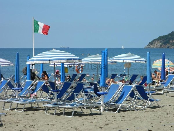 appartamento in vendita a Sarzana in zona Marinella di Sarzana