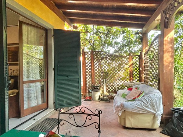 pentavano in vendita a Sarzana