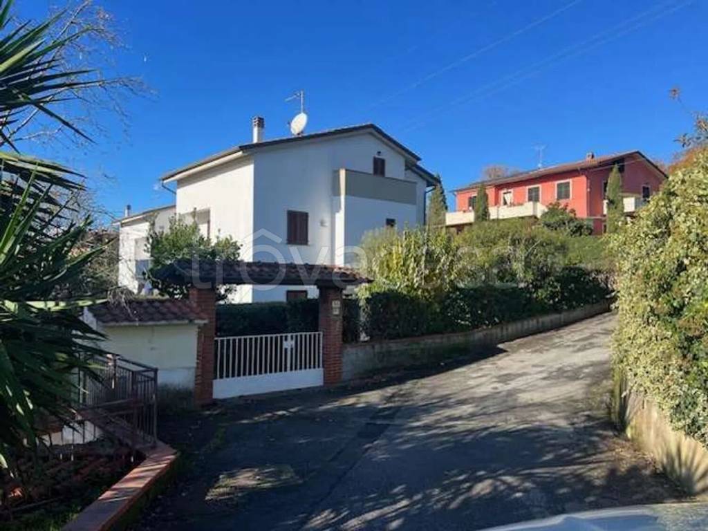 casa indipendente in vendita a Sarzana