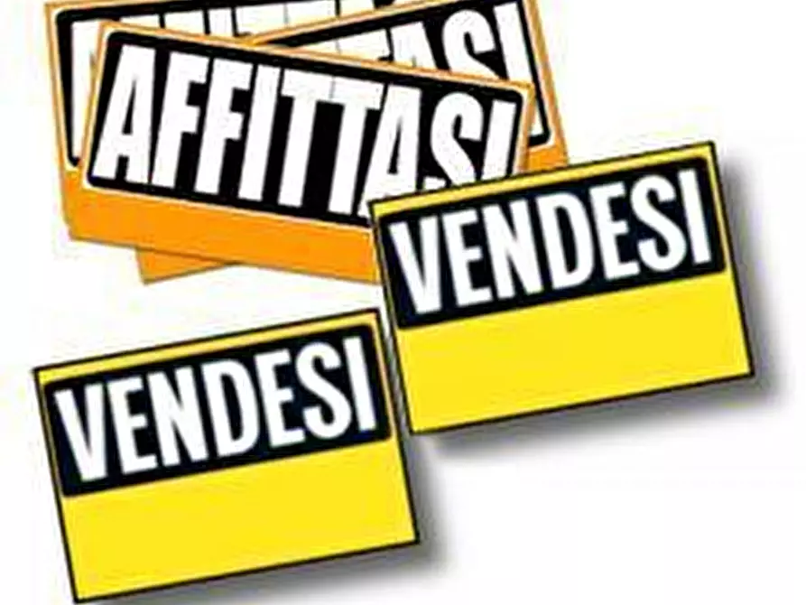 locale commerciale in vendita a Sarzana