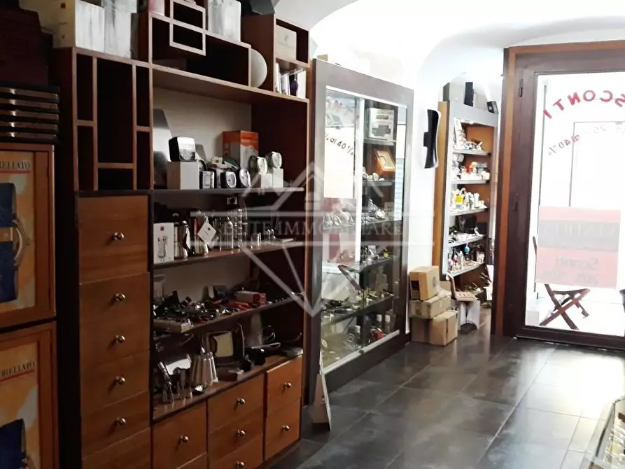 locale commerciale in vendita a Sarzana