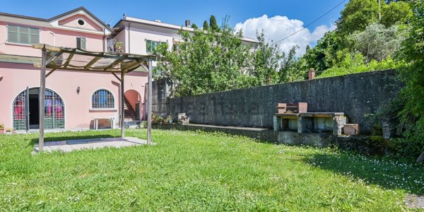 casa indipendente in vendita a Sarzana