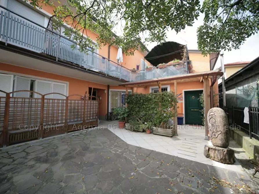 casa indipendente in vendita a Sarzana