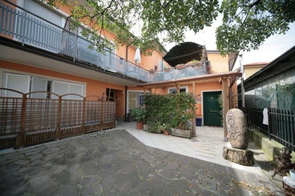 casa indipendente in vendita a Sarzana