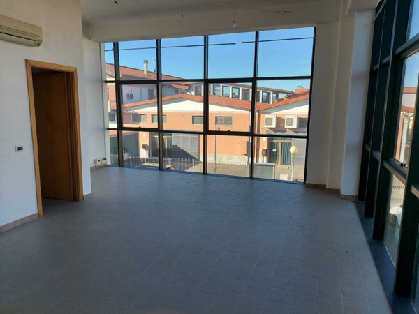 ufficio in vendita a Sarzana