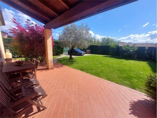 casa indipendente in vendita a Sarzana in zona Falcinello