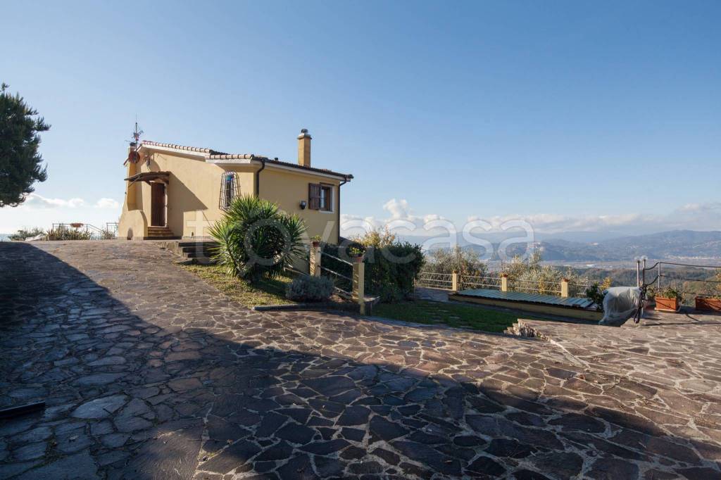 casa indipendente in vendita a Sarzana