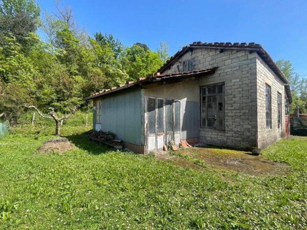 casa indipendente in vendita a Sarzana