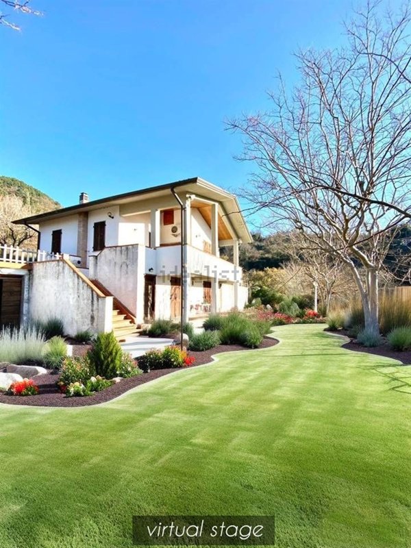 casa indipendente in vendita a Sarzana