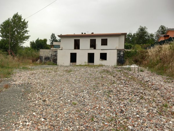 casa indipendente in vendita a Sarzana