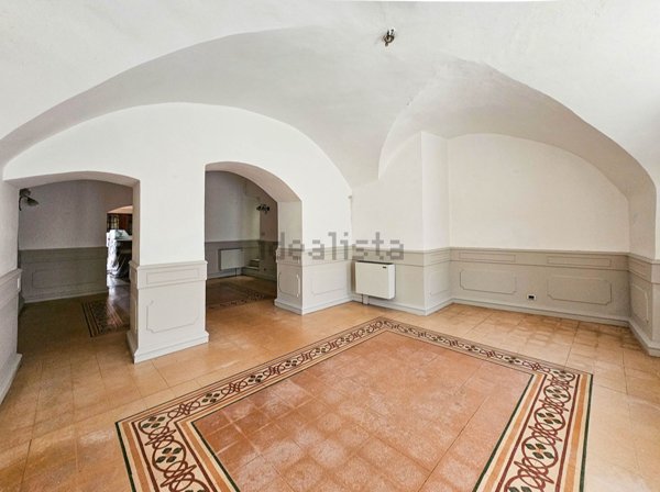 locale commerciale in vendita a Sarzana