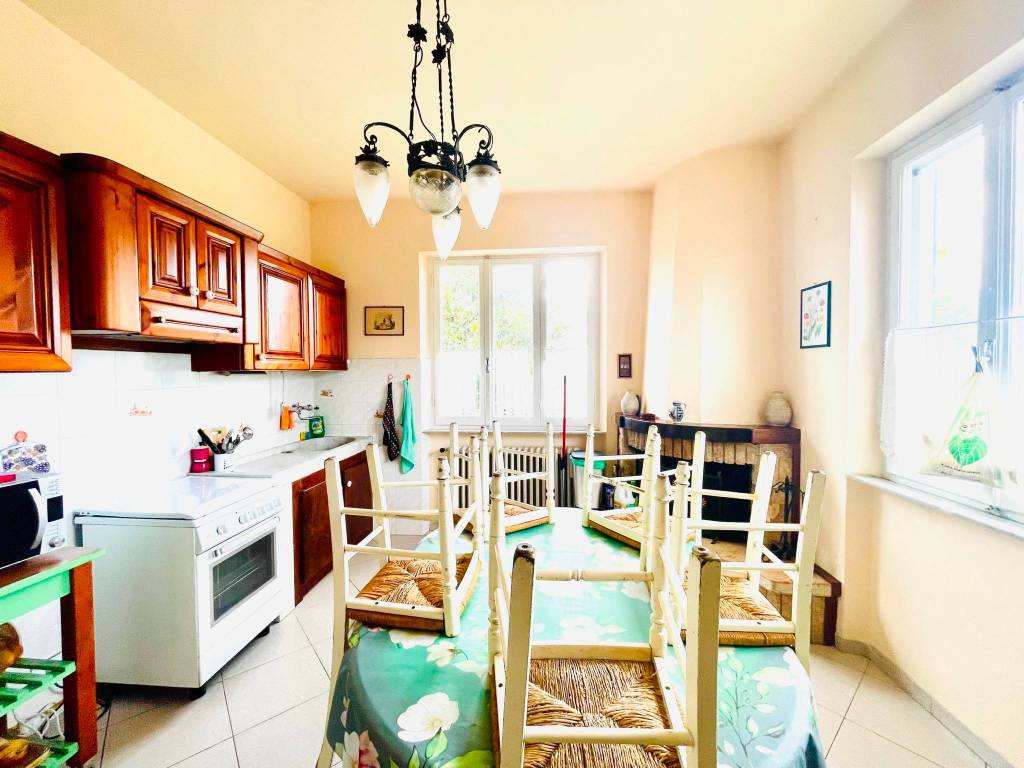 casa indipendente in vendita a Sarzana in zona Falcinello