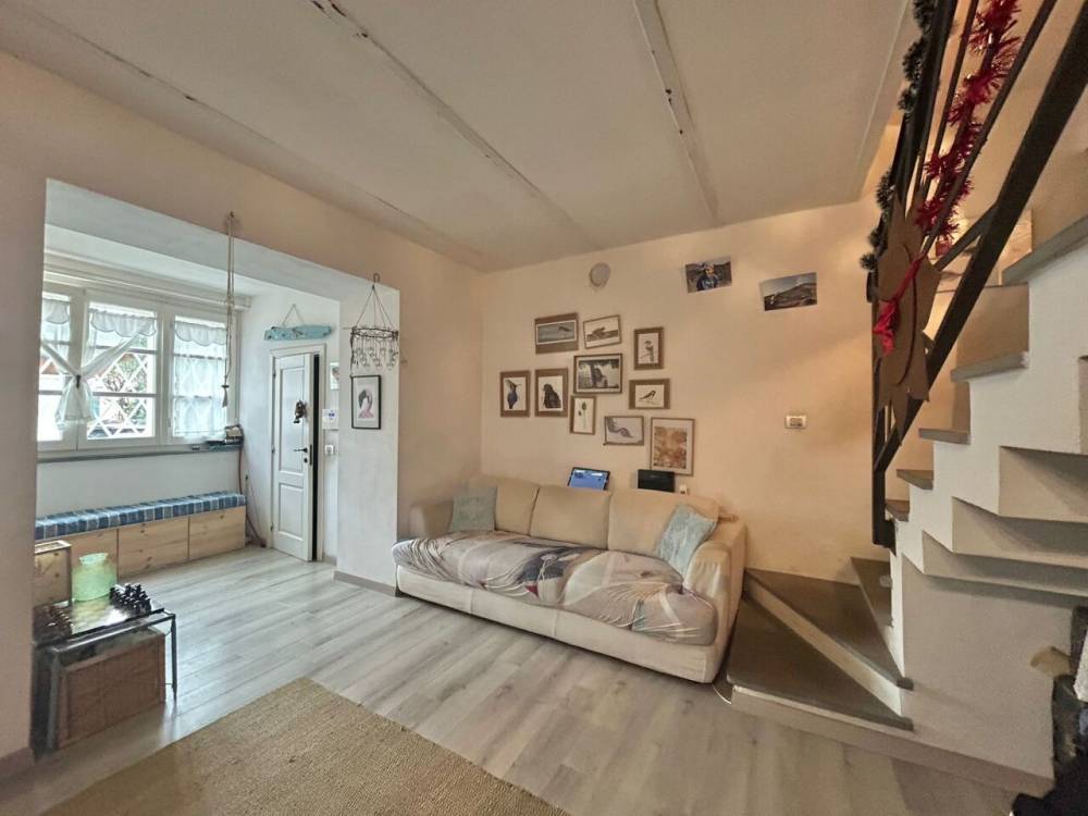 casa indipendente in vendita a Sarzana