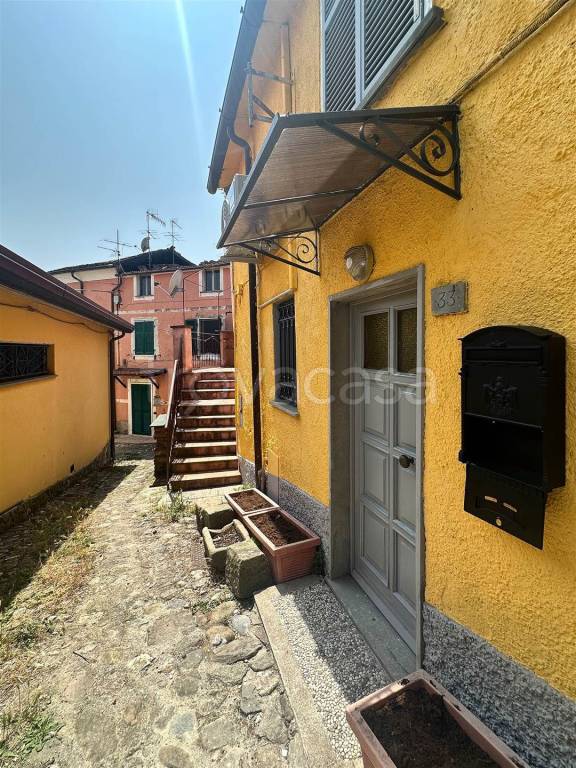 casa indipendente in vendita a Sarzana