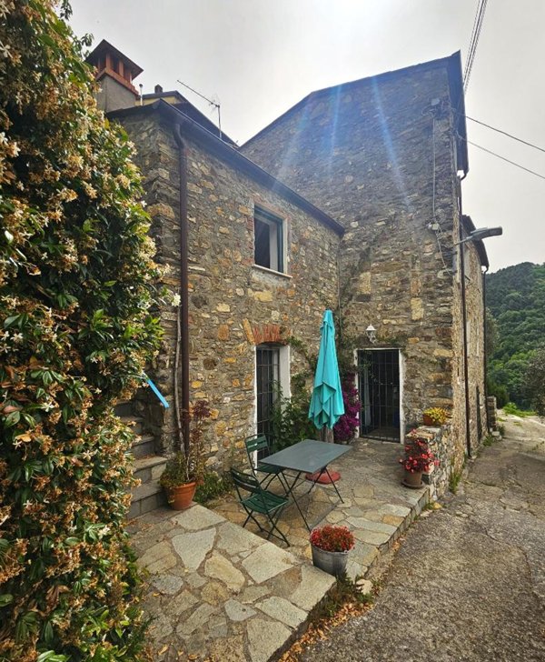 casa indipendente in vendita a Sarzana in zona Falcinello