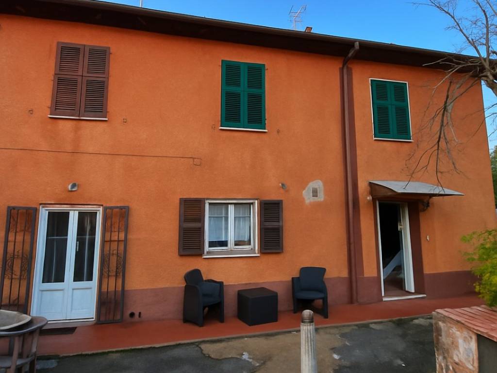 casa indipendente in vendita a Sarzana in zona Falcinello
