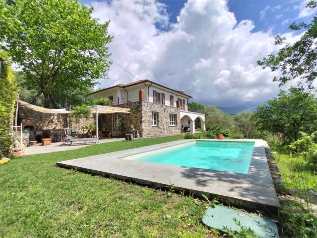 casa indipendente in vendita a Sarzana