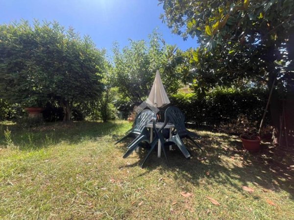 casa indipendente in vendita a Sarzana