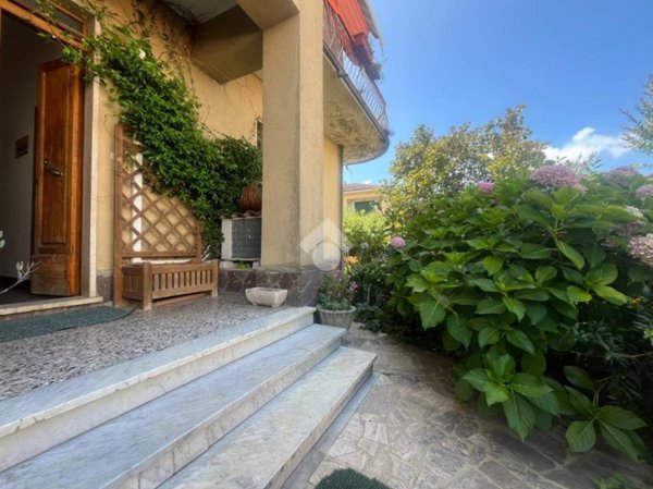 casa indipendente in vendita a Sarzana
