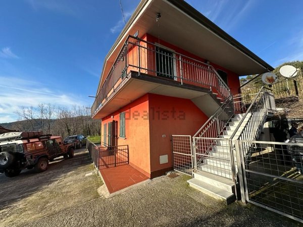 casa indipendente in vendita a Sarzana