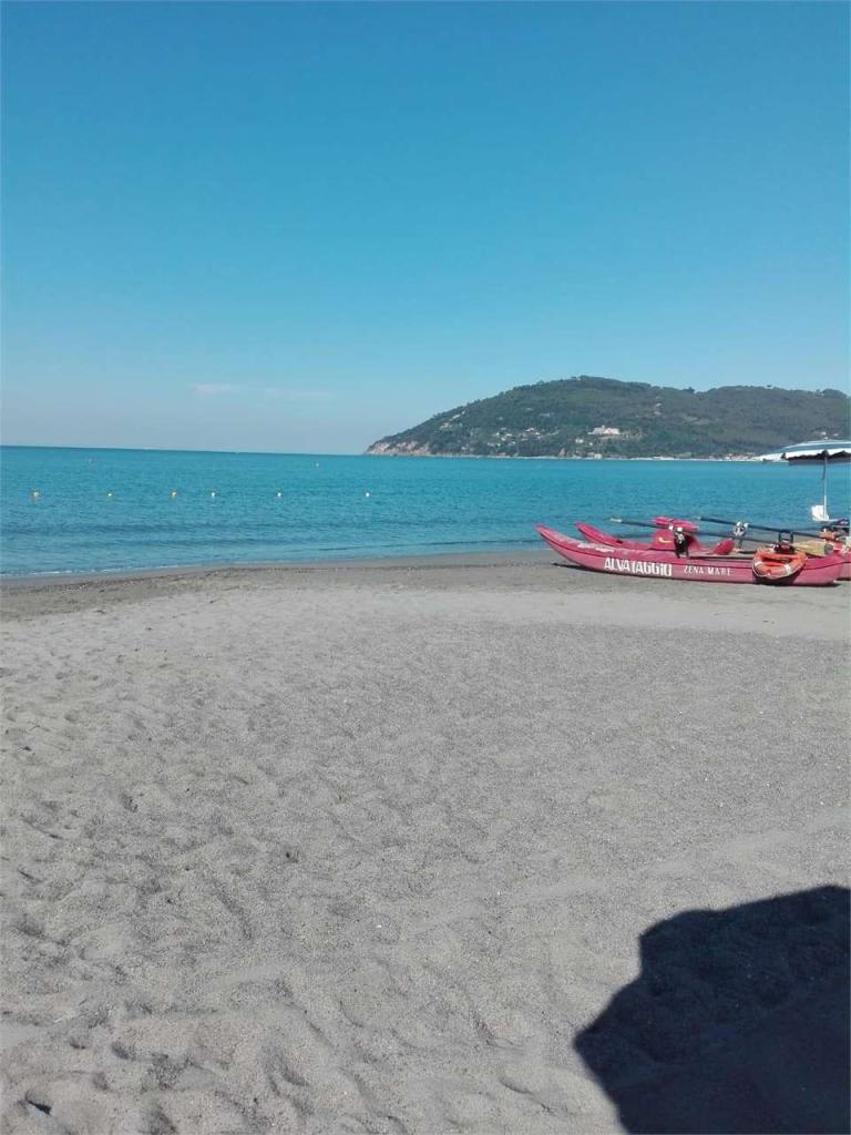 appartamento in vendita a Sarzana in zona Marinella di Sarzana