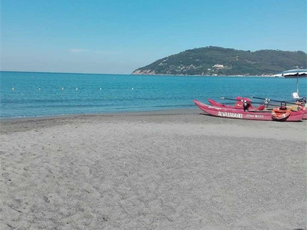 appartamento in vendita a Sarzana in zona Marinella di Sarzana