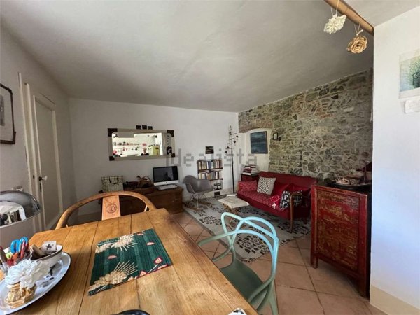 casa indipendente in vendita a Sarzana