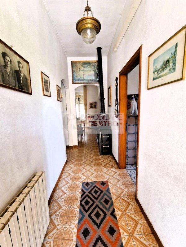 casa indipendente in vendita a Sarzana