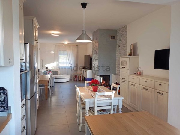 casa indipendente in vendita a Sarzana