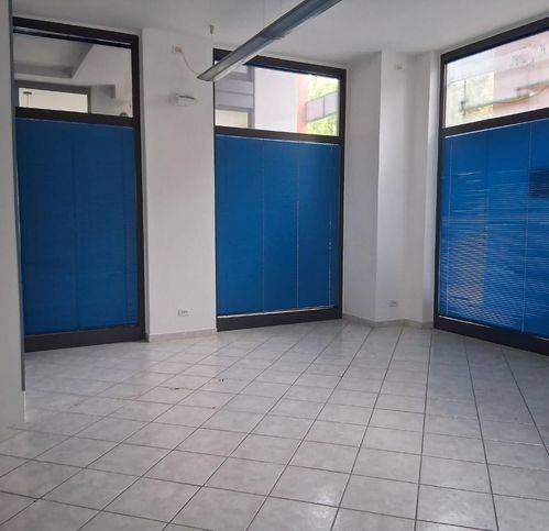 locale commerciale in vendita a Sarzana