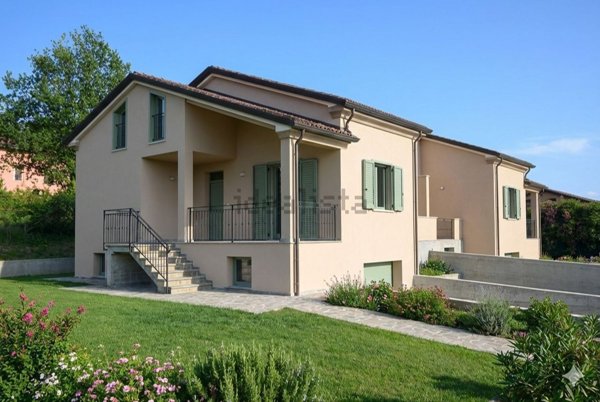 casa indipendente in vendita a Sarzana