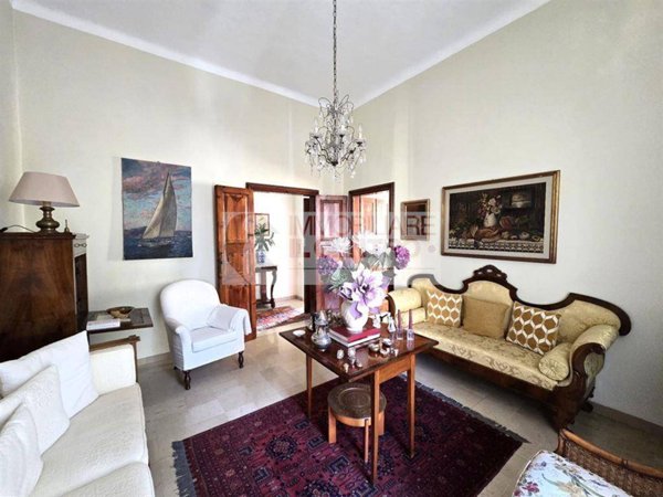 casa indipendente in vendita a Sarzana