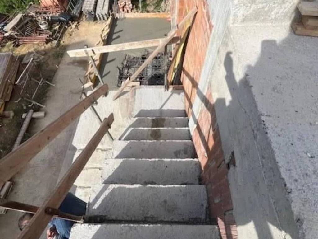 casa indipendente in vendita a Sarzana